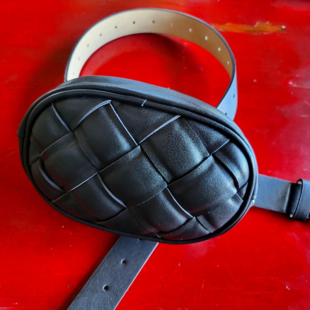 NWT Steve Madden Quilted Belt Bag Black Medium Vegan Leather